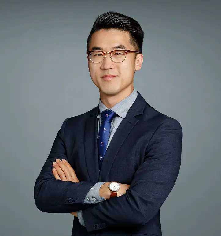 Portrait of Dr. William Lu, a Neuropsychologist and Rehabilitation Psychologist