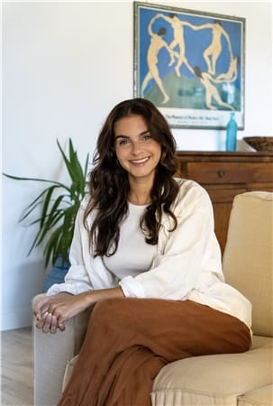 Paula Ghelman LCSW psychotherapist at Dr Iospa Psychiatry. Therapy for anxiety and depression in NYC helps emotional regulation and healing